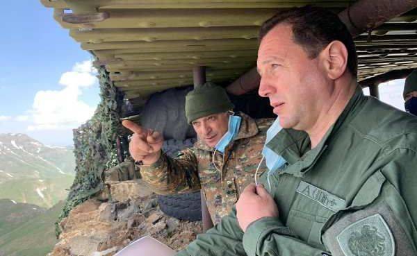 Министр обороны Армении поблагодарил Россию за миротворческую миссию
