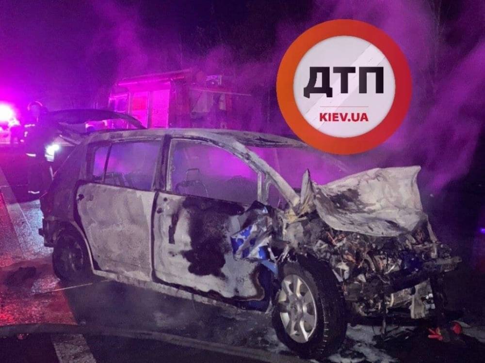 Под Киевом произошло смертельное ДТП: два авто сгорели дотла