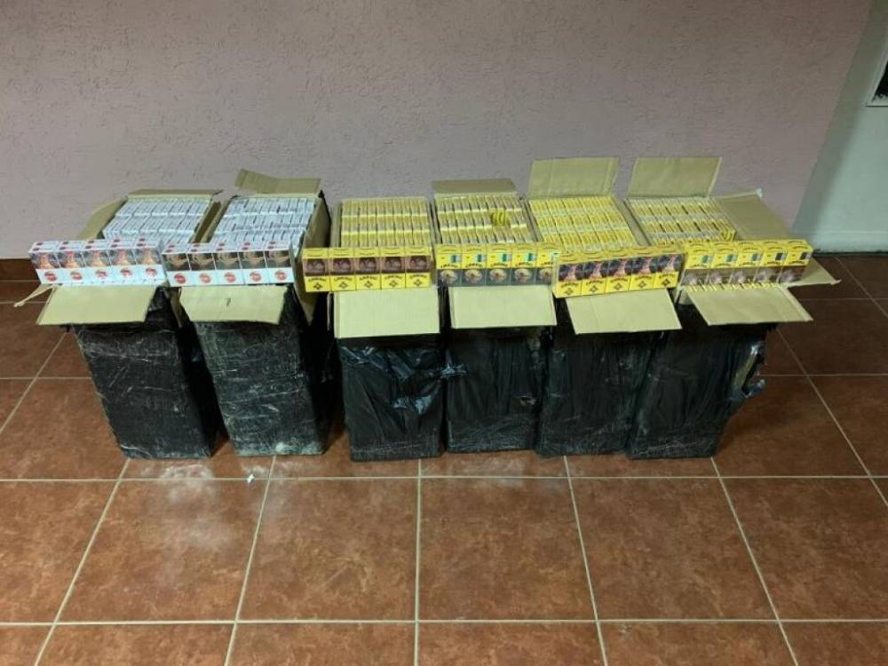 Контрабандисты пытались перенести в Румынию 3 тысячи пачек сигарет