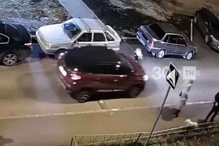В Казани неизвестный на авто сбил 2-летнего ребенка и скрылся с места ДТП