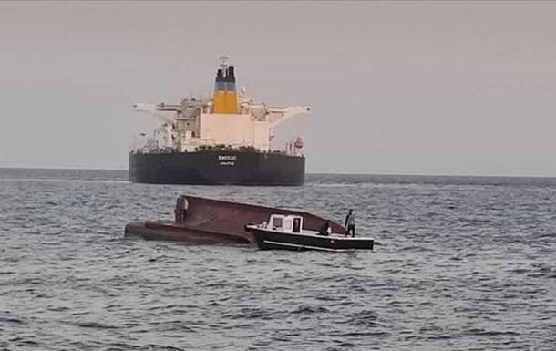 У берегов Турции танкер протаранил рыбацкое судно