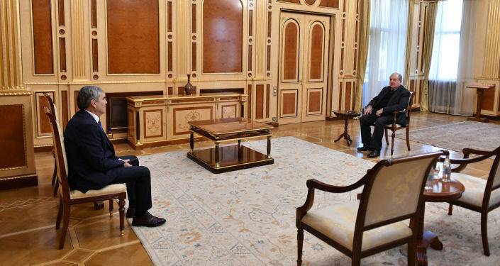 Президент Армении обсудил Карабах с лидером "Республики" Арамом Саркисяном