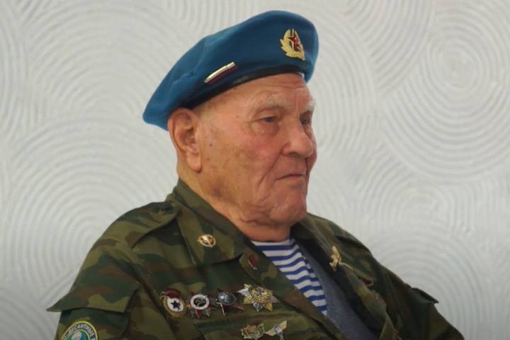 Умер старейший десантник России