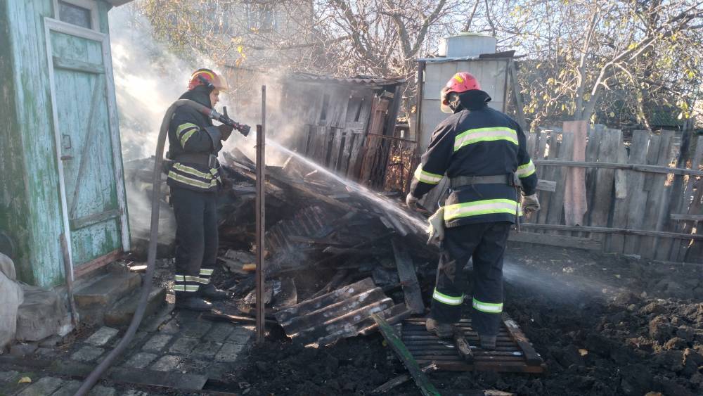 За шаг до беды: в Лисичанске произошел пожар на территории частного дома