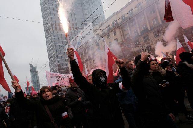 Польская полиция применила газ на Марше независимости в Варшаве
