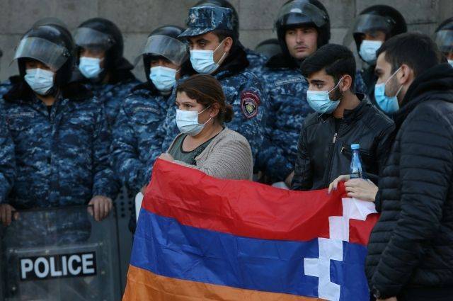 В Ереване полиция дала участникам протестов пять минут, чтобы уйти