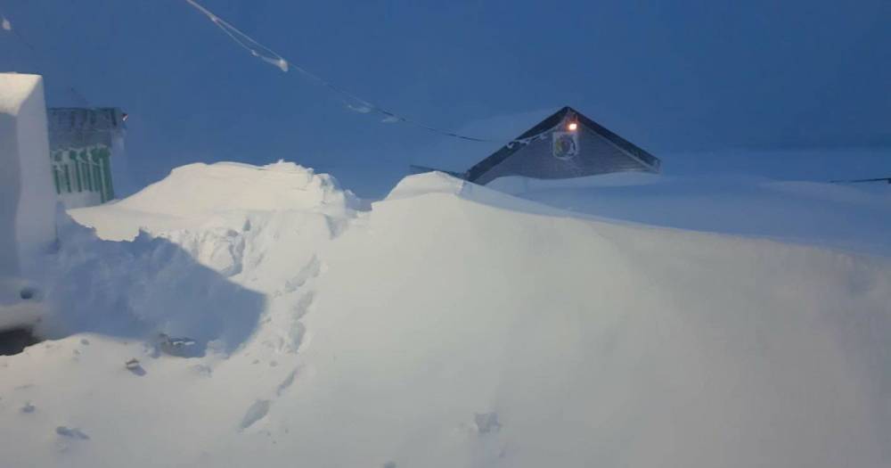 В конце антарктической весны украинскую станцию рекордно замело снегом: захватывающие фото (8 фото)