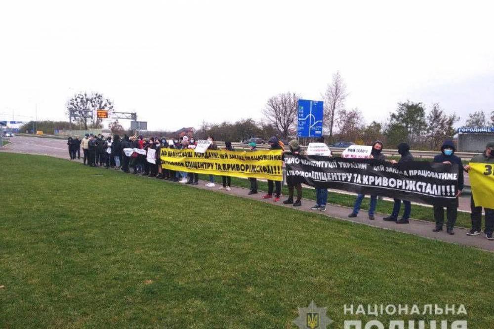 В Ровенской области из-за протеста частично перекрыли движение по трассе "Киев-Чоп"