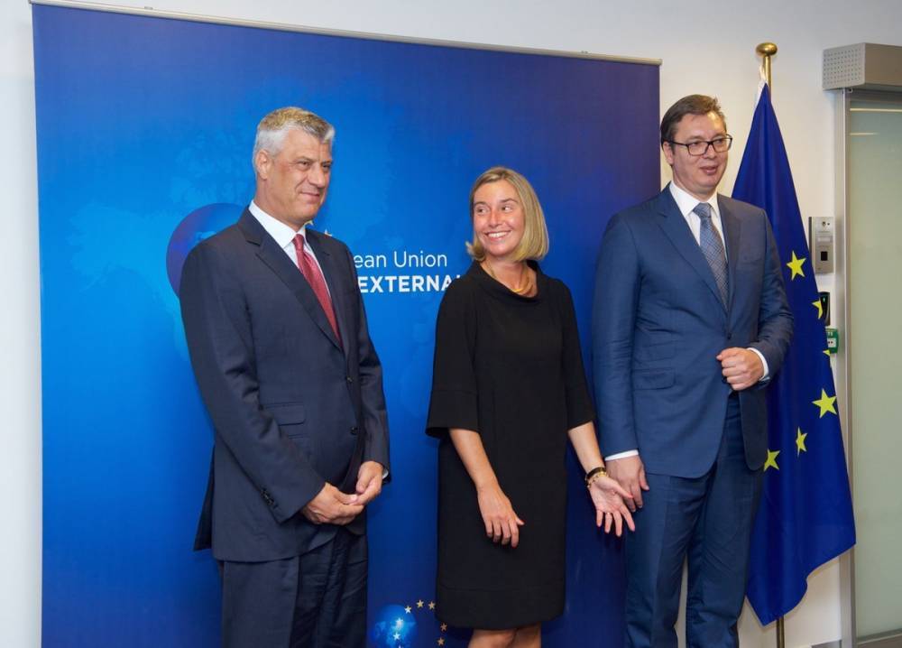 Косовары согласились сесть за стол переговоров с Сербией по требованию ЕС