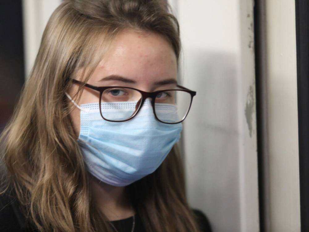 Медики рассказали, что делать, если тяжело дышать в маске