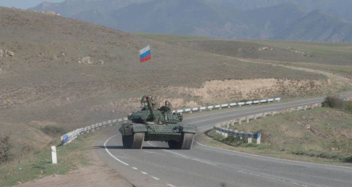 Конвой российских миротворцев направляется в Карабах – видео