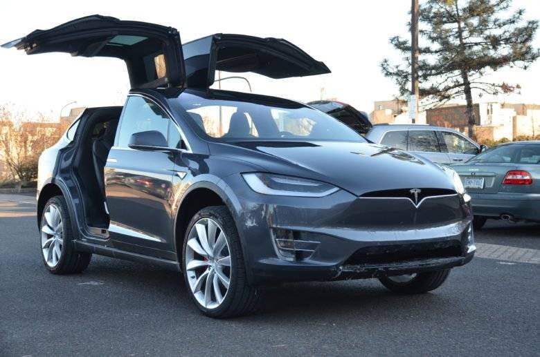 Tesla из-за дефекта отозвала 15 тысяч электрокаров Model X