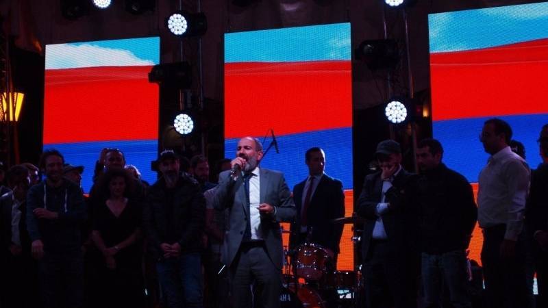 Оппозиция Армении выступила против мира в Карабахе