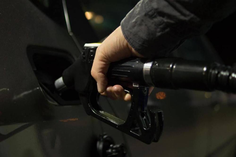 Цены на бензин подскочили в Псковской области