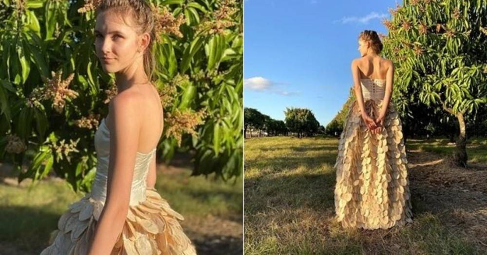 Девочка сшила уникальное платье, которое помогло ей окончить школу