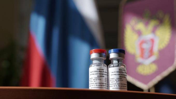 Российская вакцина "Спутник V" прибыла в Индию