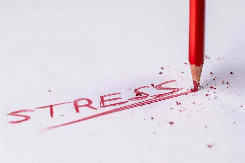Перечислены основные отличия простуды от стресса