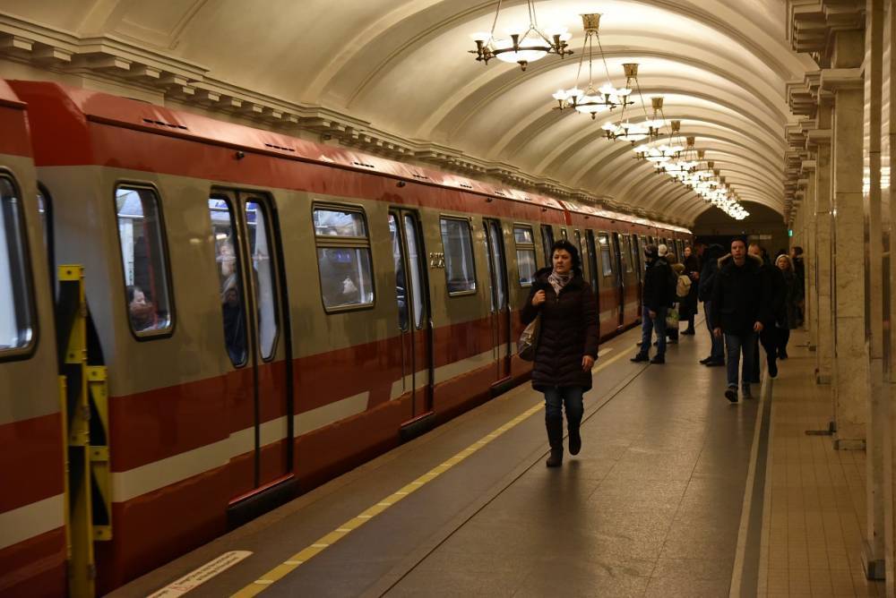 В 2021 году проезд в петербургском метро подорожает до 60 рублей