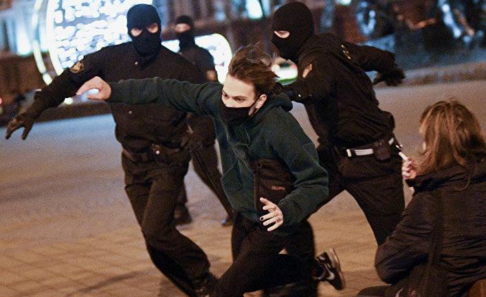 The Guardian (Великобритания): Белоруссия наложила арест на деньги, собранные для оказания помощи протестующим