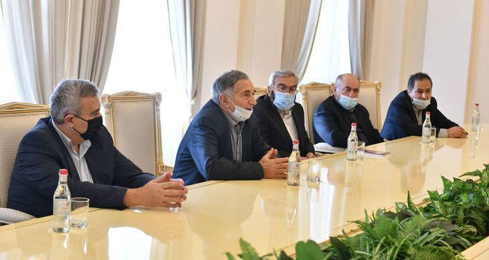 Президент обсудил с Аркадием Тер-Тадевосяном и инициативной группой ситуацию в Армении