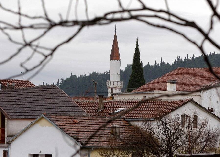 Власти Черногории вводят комендантский час
