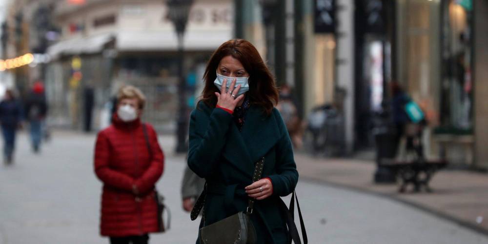 Суд Праги отменил обязанность носить маски на улице