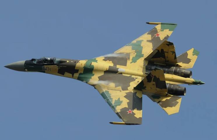 Минобороны показало бой российских истребителей Су-35С - видео