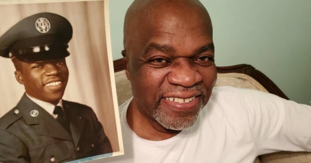 В Сети обсуждают фото дедушки, который "ничуть не изменился с 18 лет"