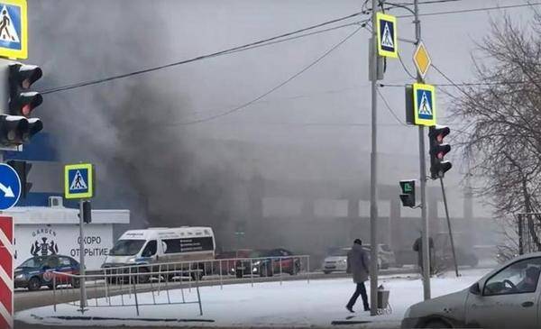 В Тюмени большой пожар около бизнес-центра "Нобель"