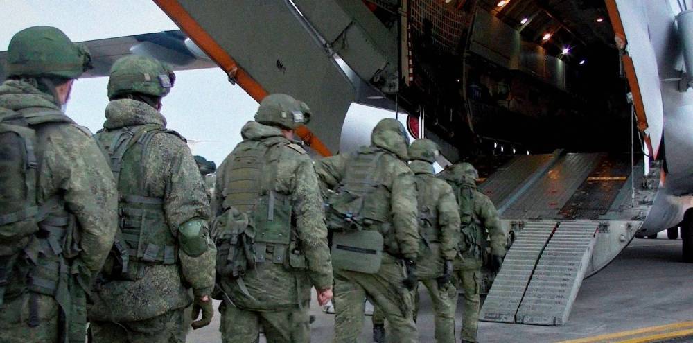 Минобороны РФ: два российских Ан-124 доставили в Ереван миротворцев и бронетехнику