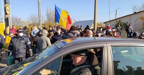 Выборы в Молдове: на границе с Приднестровьем освистали наблюдателя из РФ, произошли столкновения с полицией