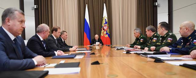 Путин и Шойгу пошутили на совещании с руководством Минобороны и ОПК