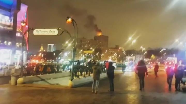 Пожарные потушили пожар в "Доме нефтяников" в Москве