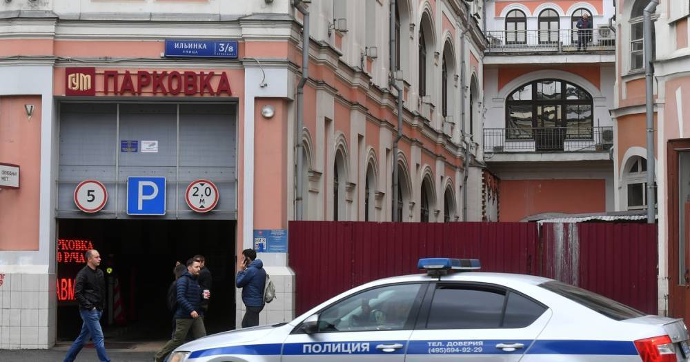 В Москве спасли запертого в машине двухлетнего ребенка