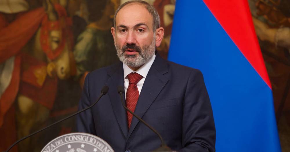 Пашинян ждет в Ереване военных с передовой "решить вопрос скулящих"