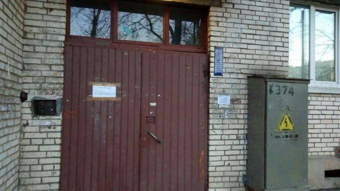 На доме в Петербурге, где жил Михаил Жванецкий, появилась самодельная табличка