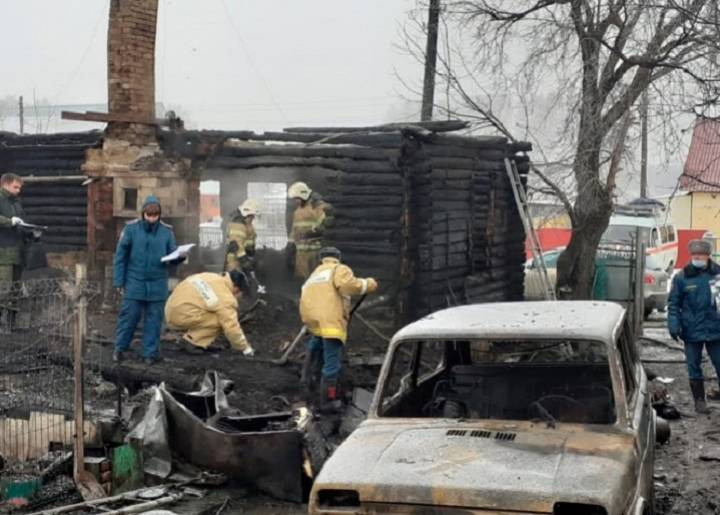 Из-за проводки: выяснилась причина пожара в Сибири, где погибли трое взрослых и девочка