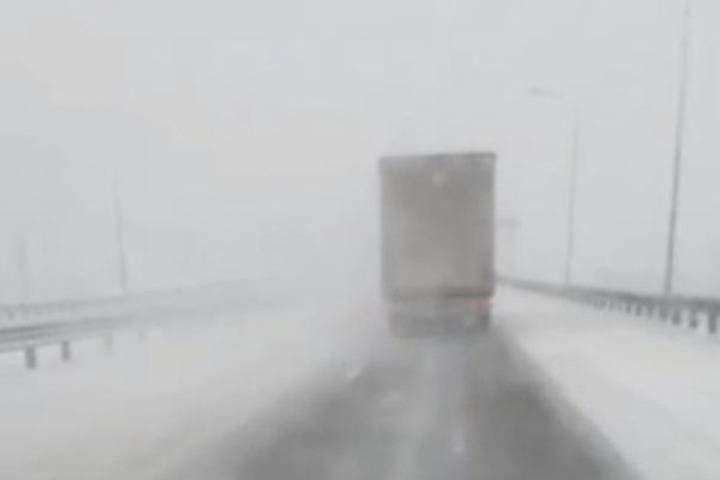Трассу М-4 «Дон» в Каменском районе накрыл снегопад