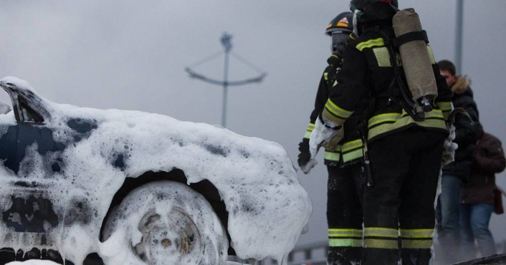 В Калининграде ночью горели BMW и Mercedes