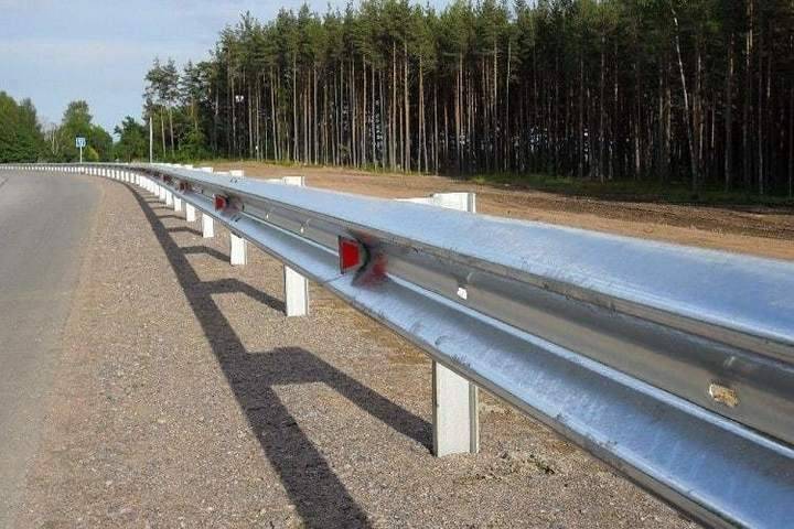6 тысяч погонных метров новых барьеров установят на псковских трассах