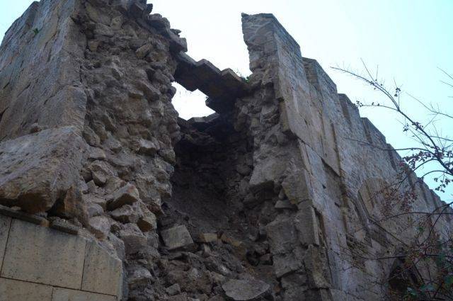 В Дербенте проливные дожди разрушили часть памятника ЮНЕСКО