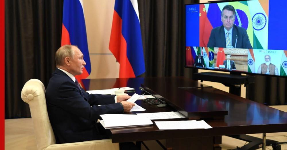 Путин призвал лидеров БРИКС объединить усилия по производству вакцины