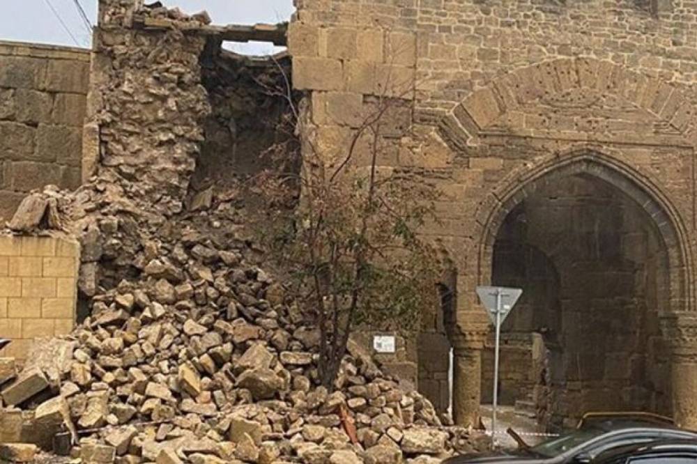 В России дождь уничтожил тысячелетнюю стену из Всемирного наследия ЮНЕСКО