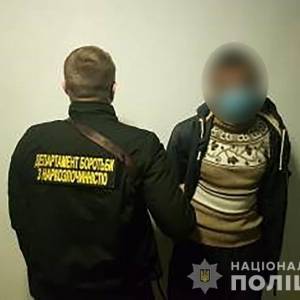 В Мелитополе задержали подозреваемого в торговле наркотиками. Фото