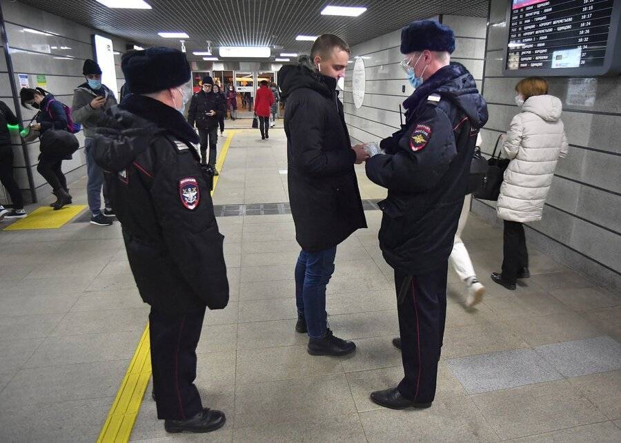С начала ноября нарушения масочного режима в Москве стали выявлять в 1,5 раза чаще