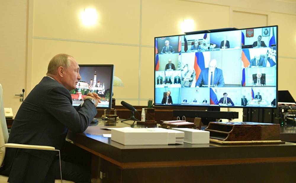 Песков: во время самоизоляции Владимиру Путину не хватает живого общения с людьми