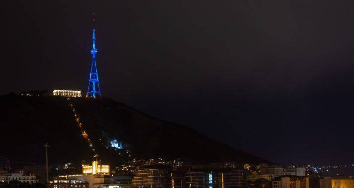 Грузия вместе с ВОЗ: телевышка Тбилиси поменяла цвет на одну ночь
