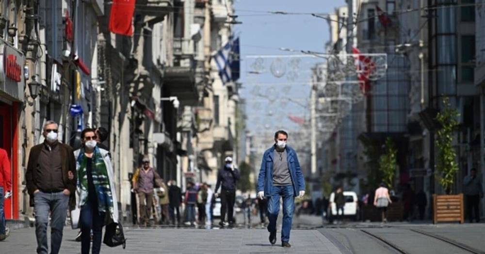 В Турции объявлен комендантский час по выходным из-за коронавируса