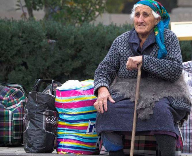 Нагорный Карабах: люди раскапывают могилы предков