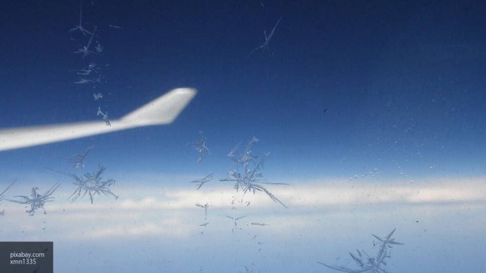 Самолет из Челябинска не смог сесть в Петербурге из-за мокрого снега